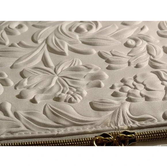 NIB Estee Lauder Re-Nutriv White Embossed Floral Luxury Vanity Case Cosmetic Bag - Picture 5 of 7